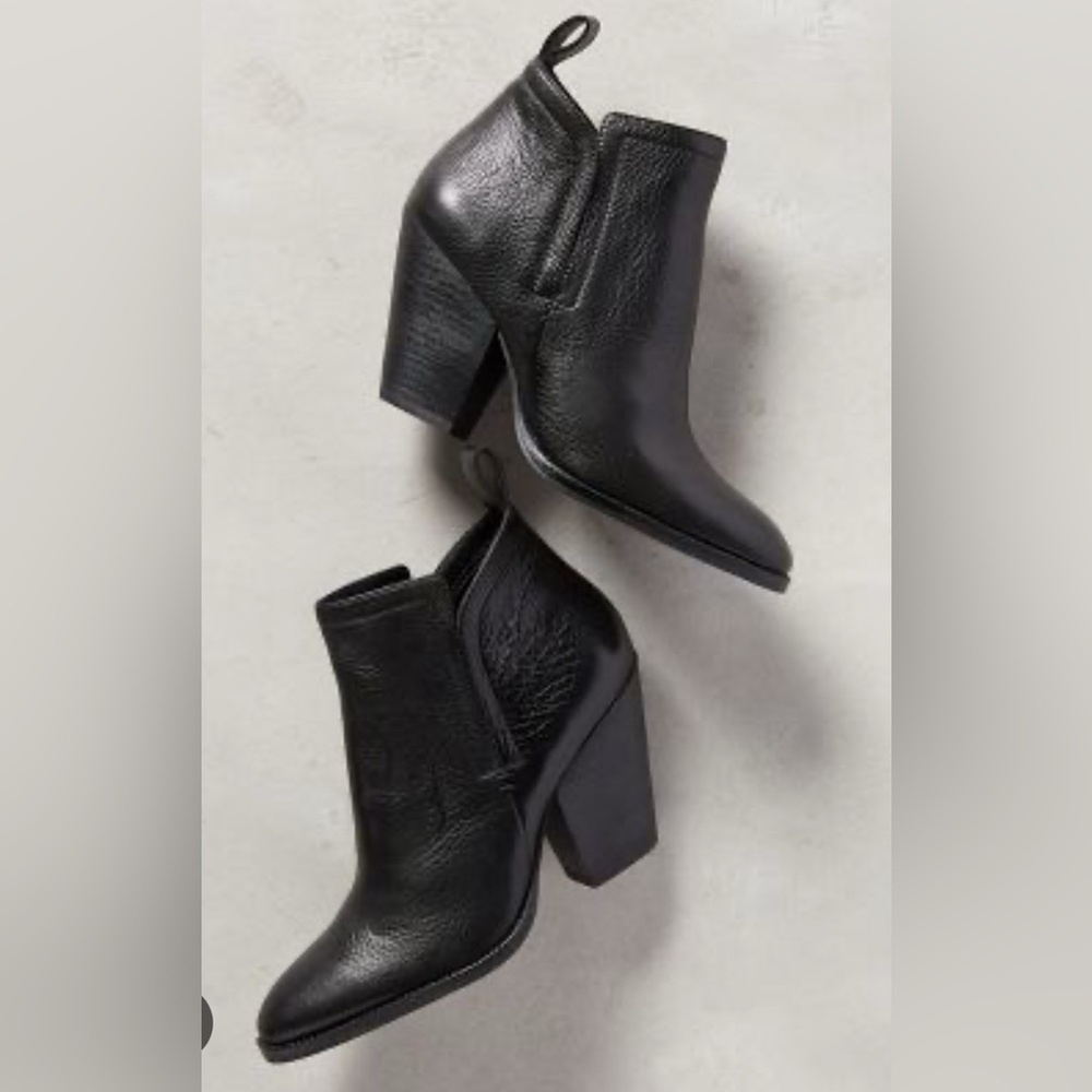 Dolce vita Leather booties size 9